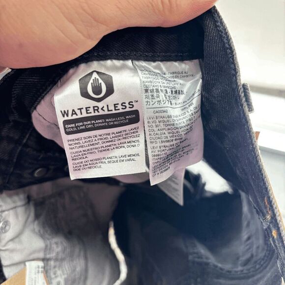 NWT Levi's Women's 501 Original High-Rise Jean Shorts - Lunar Black - Size 27 - Picture 6 of 6